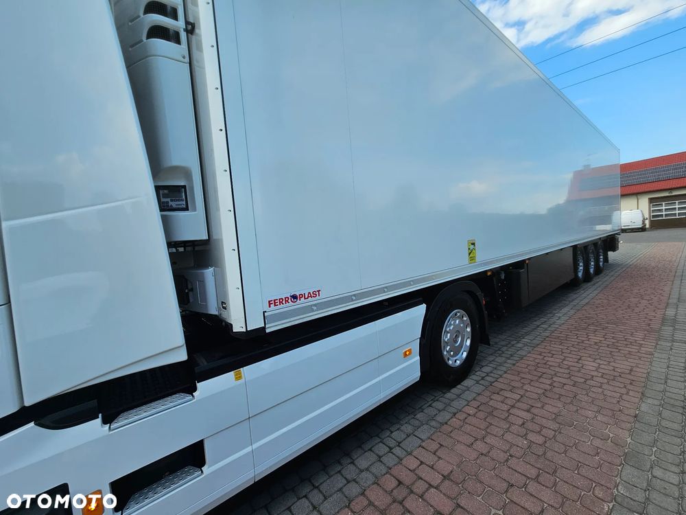 Schmitz Cargobull CHŁODNIA szer.KWIATOWA 2.50m OŚ PODN.JAK NOWA - 10