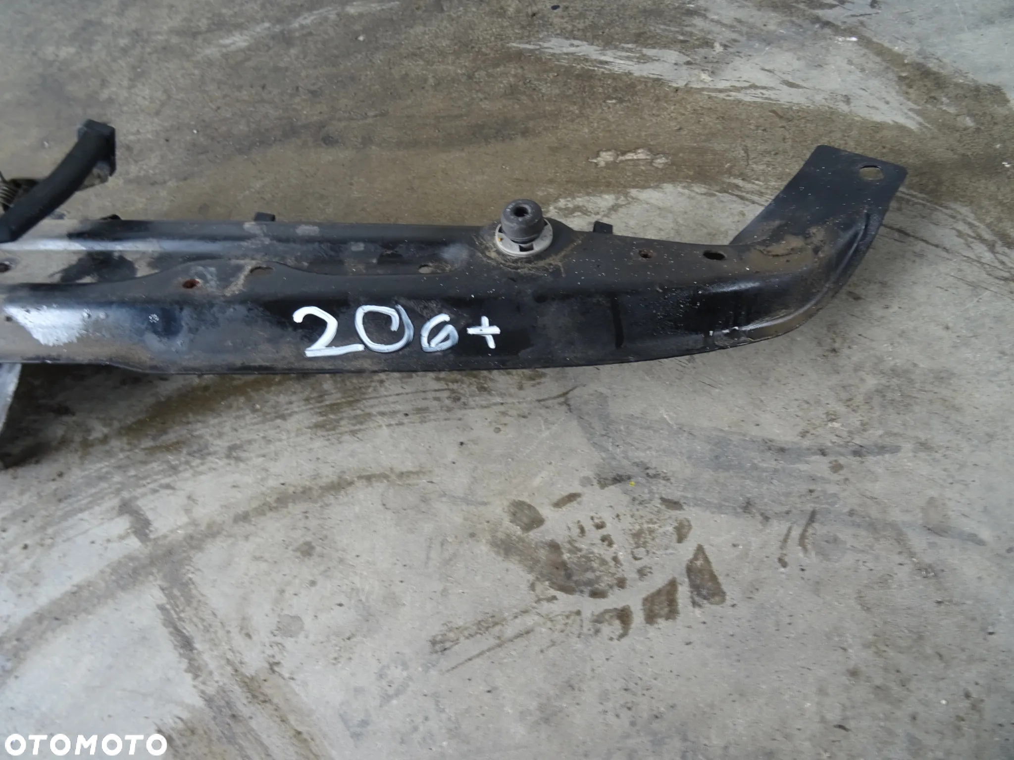 Pas przedni górny Peugeot 206+ - 2