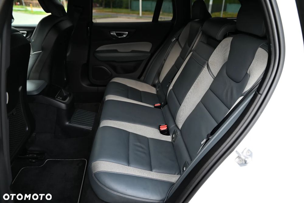 Volvo V60 T8 AWD Recharge Geartronic RDesign - 24