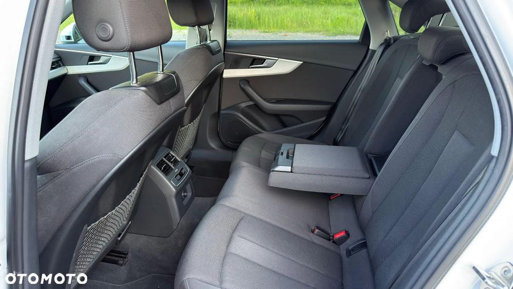 Audi A4 Limousine 35 TFSI mHEV Advanced S tronic - 35