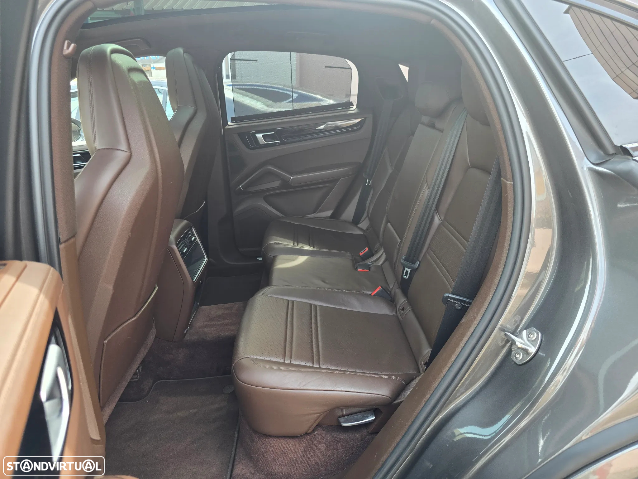 Porsche Cayenne Coupé E-Hybrid - 27