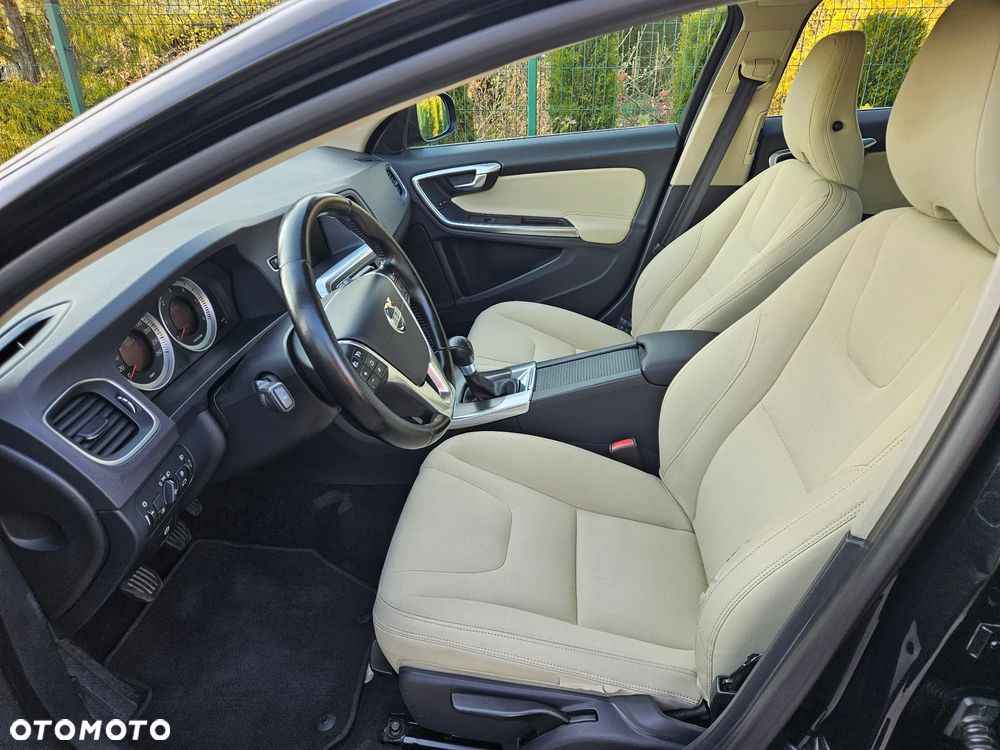 Volvo V60 D4 Momentum - 15