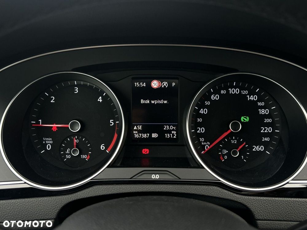 Volkswagen Passat - 16