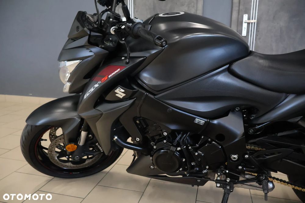 Suzuki GSX - 24