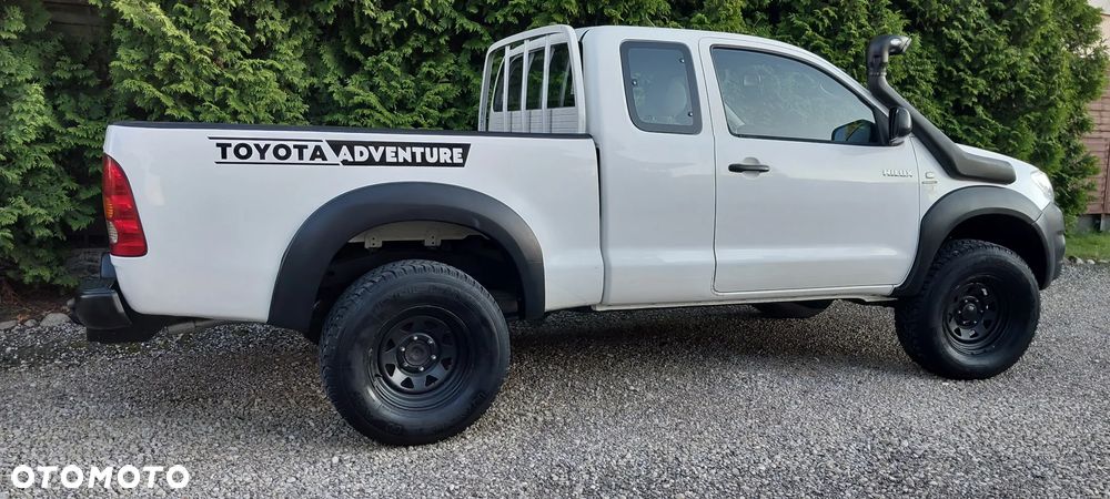 Toyota Hilux 4x4 Extra Cab - 3