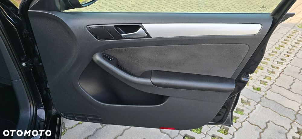 Volkswagen Jetta - 30