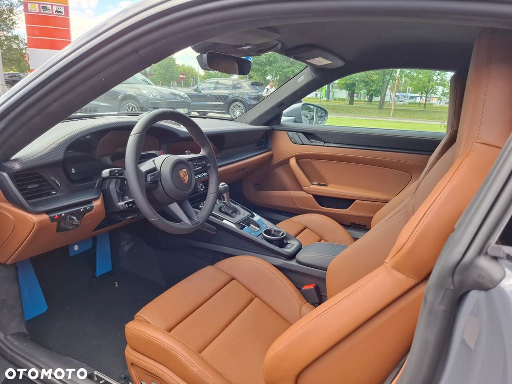 Porsche 911 GT3 Touring PDK - 16