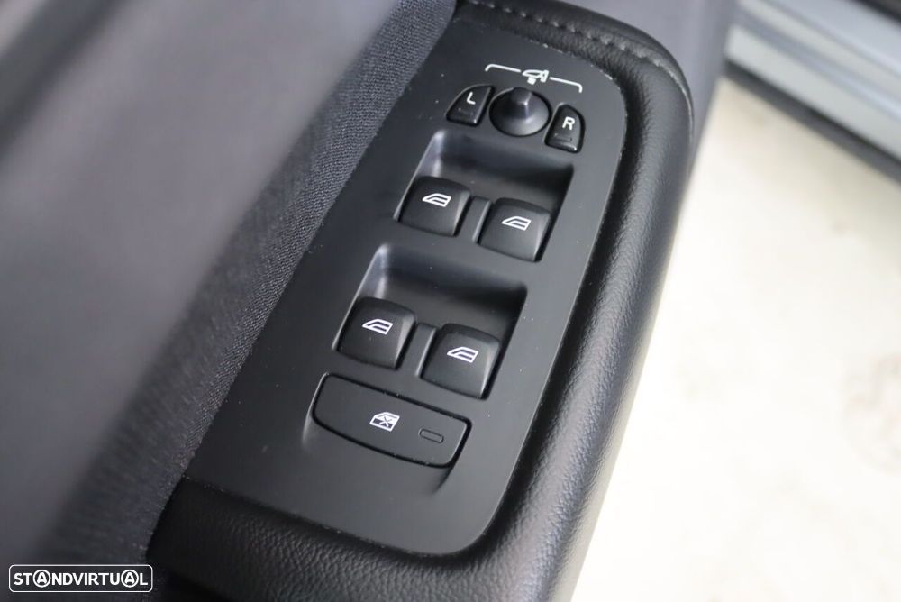 Volvo XC 60 2.0 T8 PHEV Momentum AWD - 21