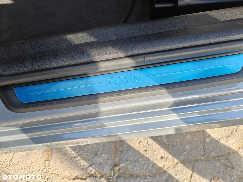 BMW Seria 3 320d xDrive mHEV - 28