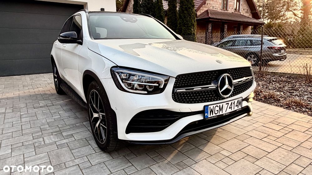 Mercedes-Benz GLC 300 4Matic 9G-TRONIC AMG Line Plus - 9