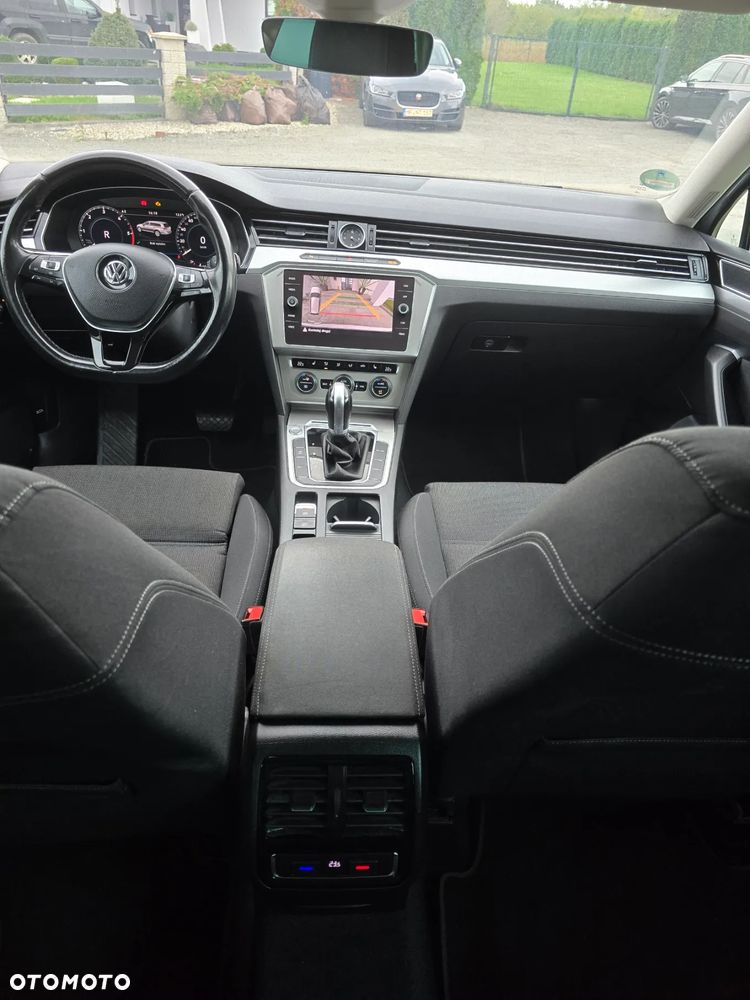 Volkswagen Passat - 17