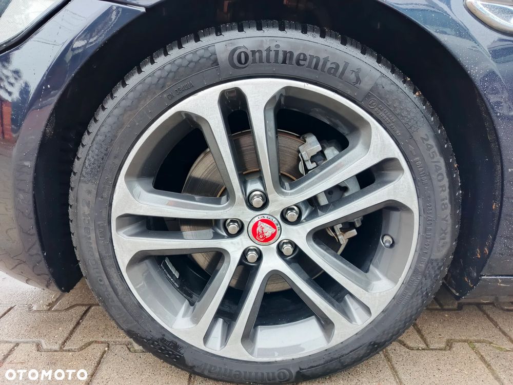 Jaguar XE 2.0 D Portfolio - 23