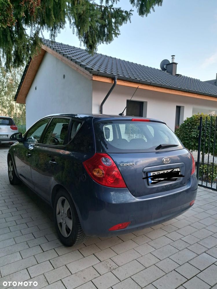 Kia Ceed - 8