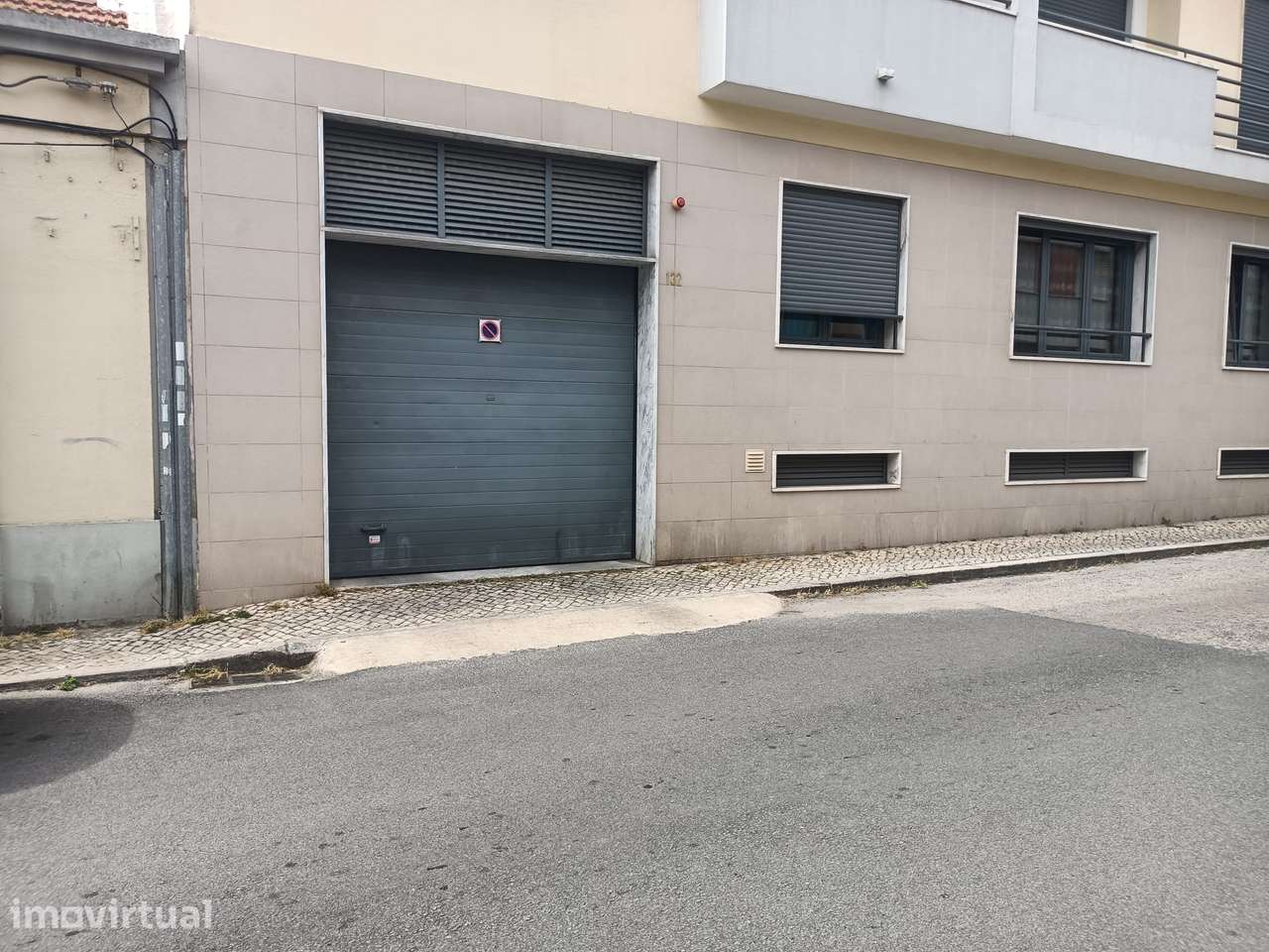Garagem espaçosa na Baixa da Banheira - Grande imagem: 2/5