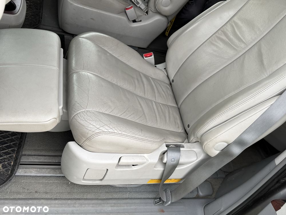 Toyota Sienna - 7