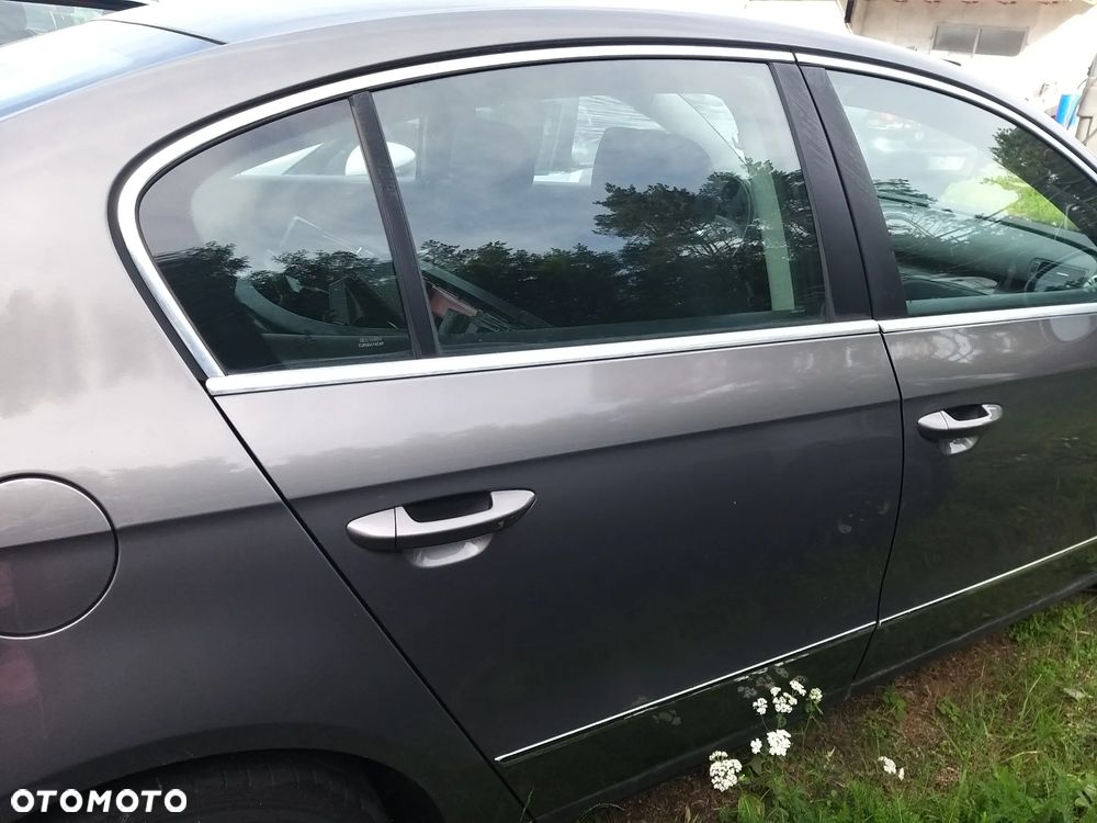 Volkswagen Passat B6 2,0 tdi drzwi kpl tył prawe sedan, kolor lakieru LA7T