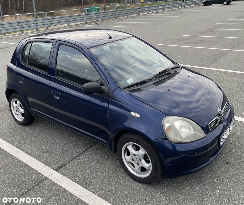 Toyota Yaris 1.3 - 7
