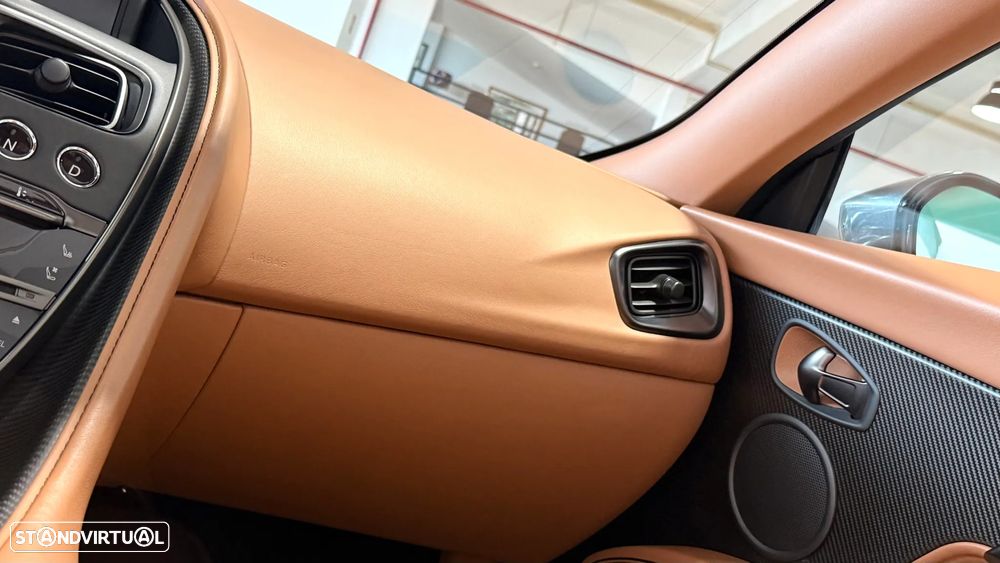 Aston Martin DBS Volante Superleggera - 46