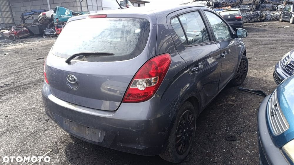 35970 Hyundai i20 model od 08-12 silnik 1.2  78 km G4LA lakier 2E - 6