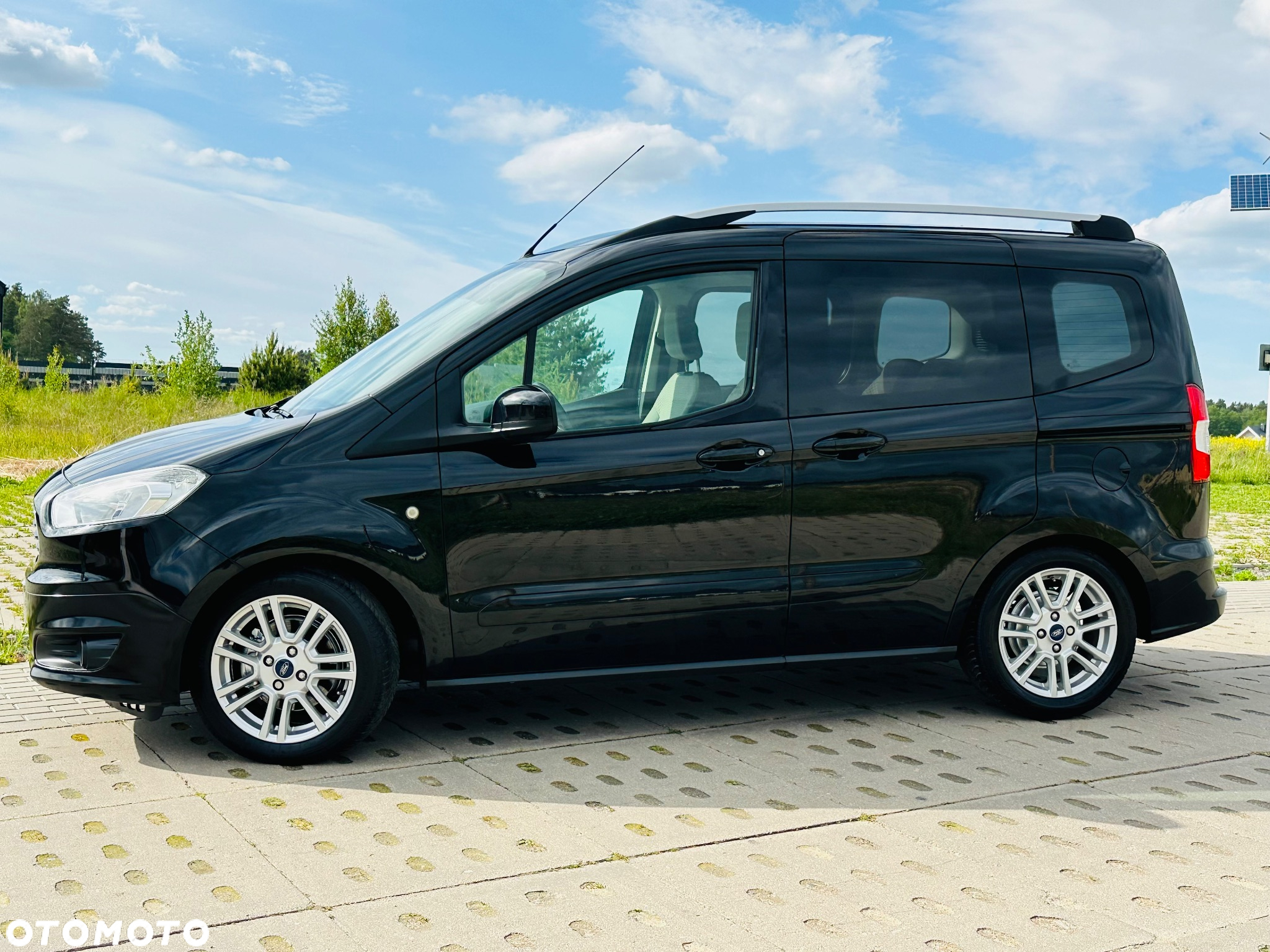 Ford Tourneo Courier 1.0 EcoBoost Titanium - 11