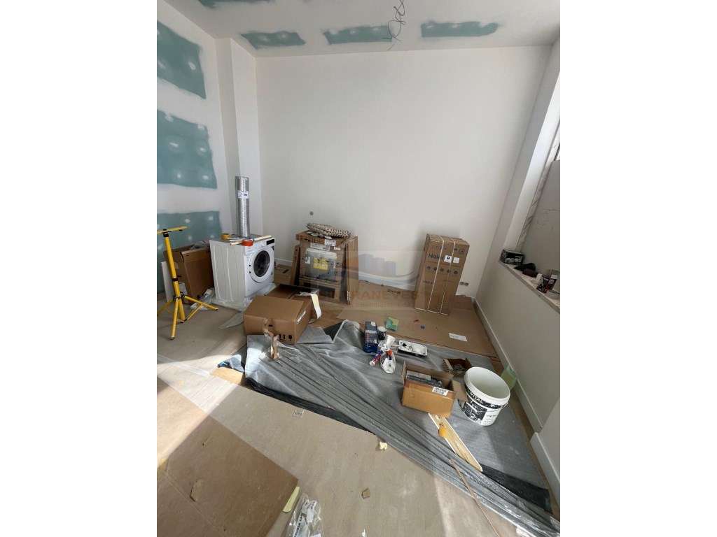 Apto T1 em RC Todo Remodelado, Cozinha Completa, em Zona Calma Resi... - Grande imagem: 3/13