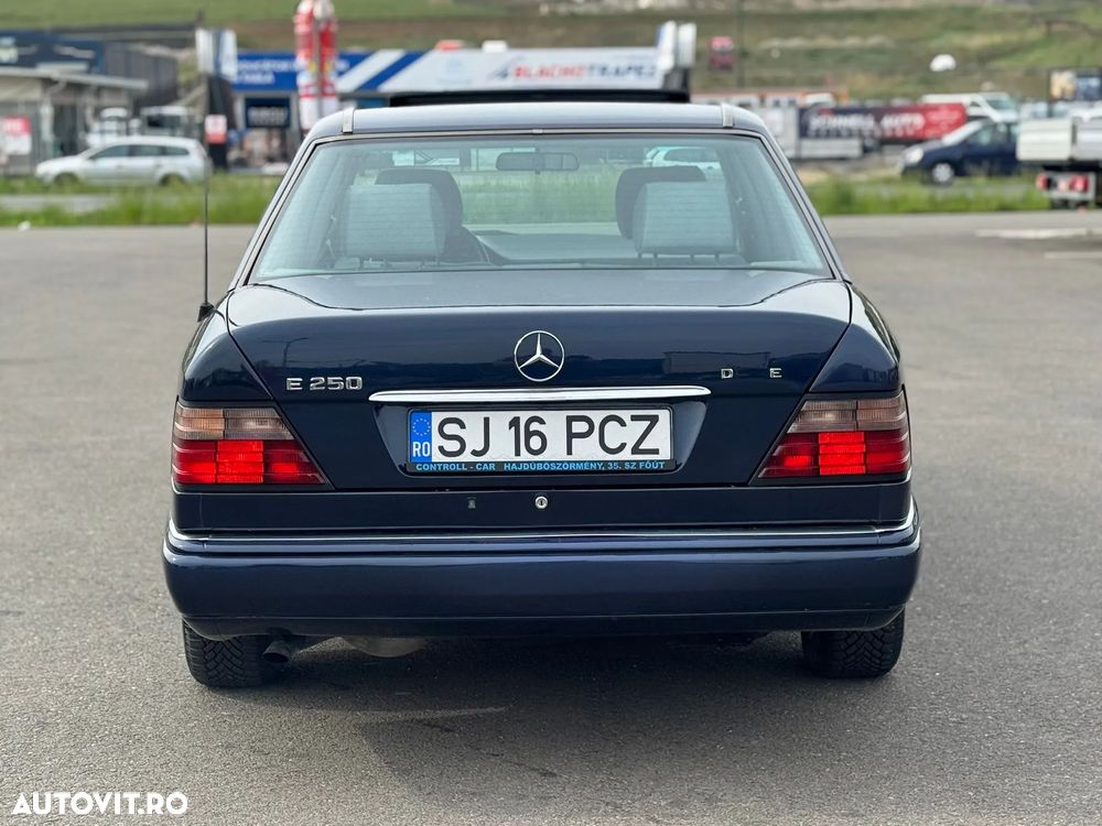 Mercedes-Benz E - 10