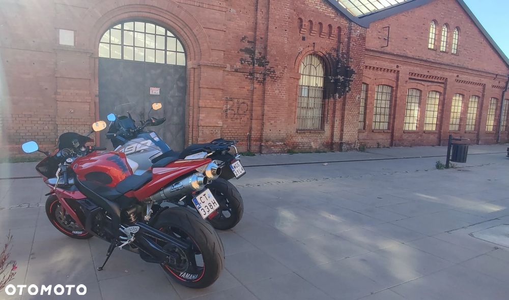 Yamaha R1 - 22