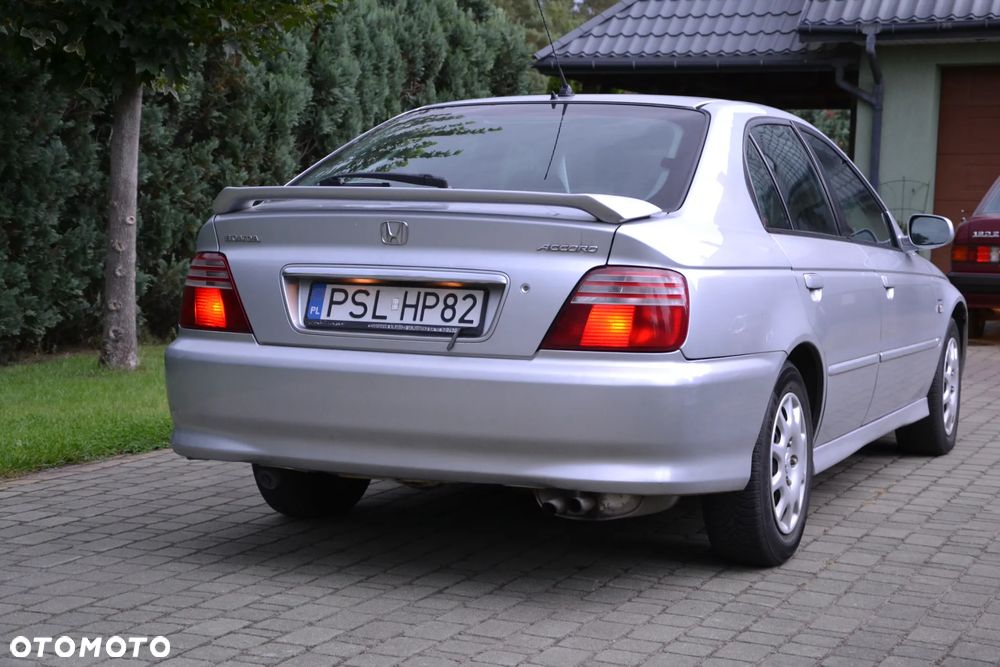 Honda Accord 1.8i LS - 2
