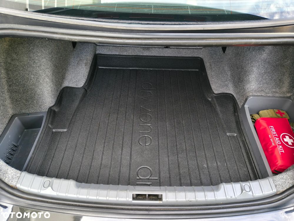 BMW Seria 3 318d DPF Edition Sport - 13