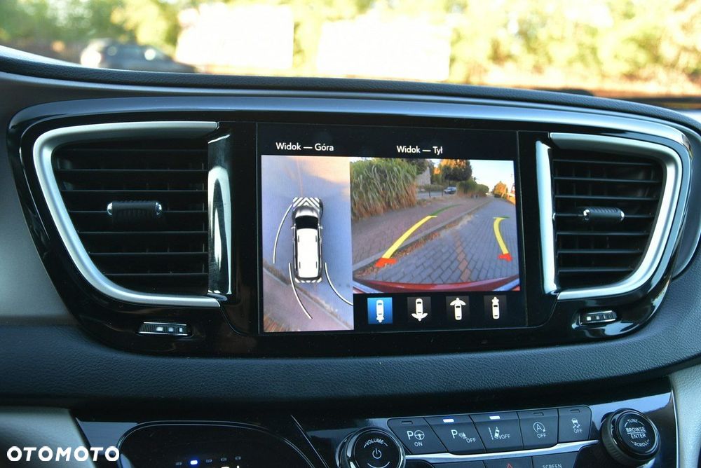 Chrysler Pacifica - 10