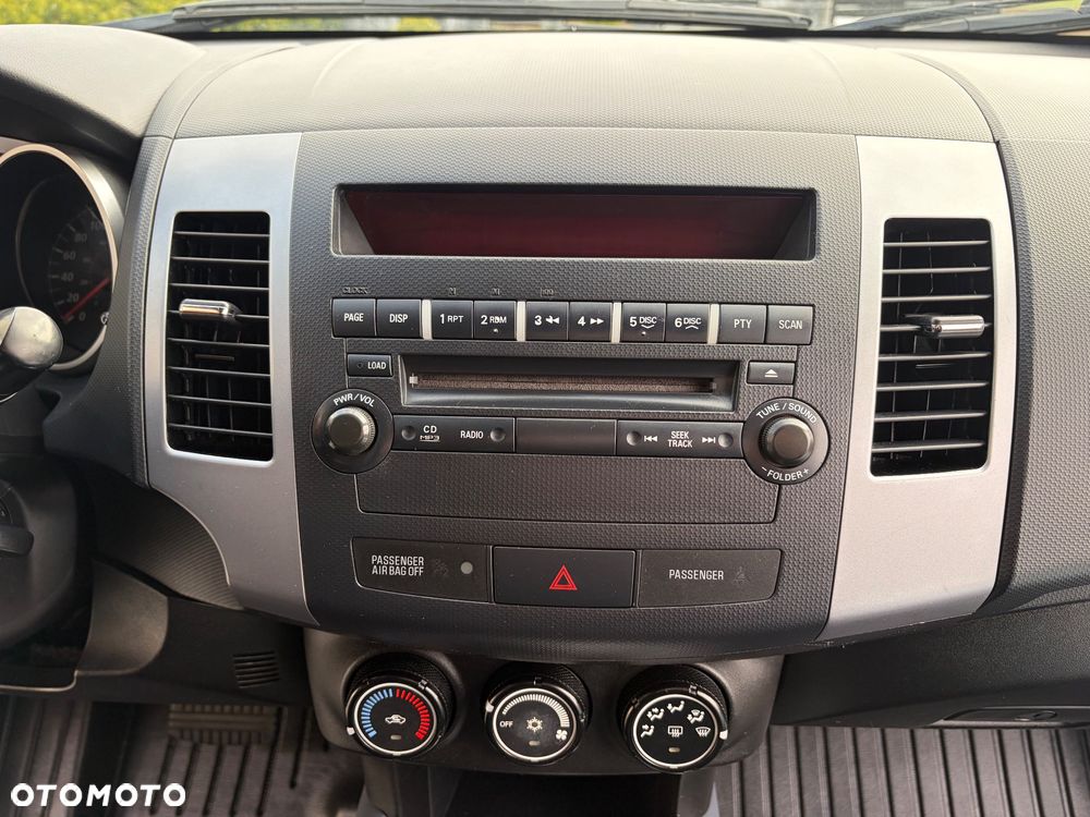 Mitsubishi Outlander 3.0 V6 XLS - 14