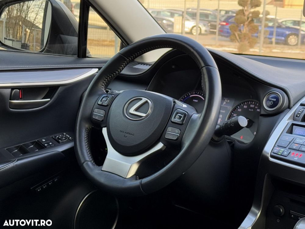 Lexus Seria NX - 7