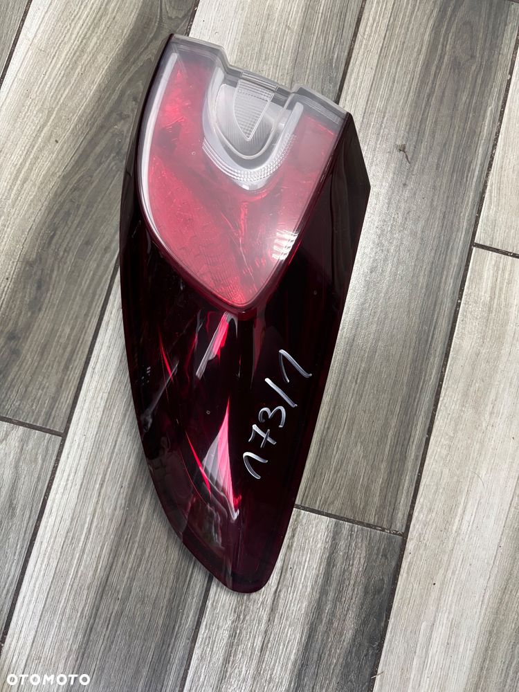 Renault Megane III kombi lampa prawa tył w błotnik 173/1 - 2