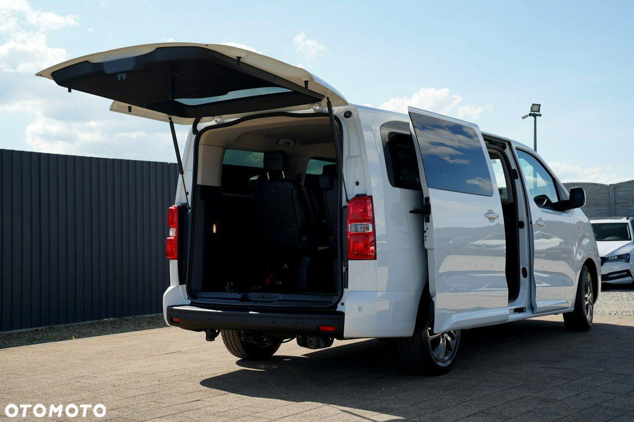 Peugeot Traveller - 21