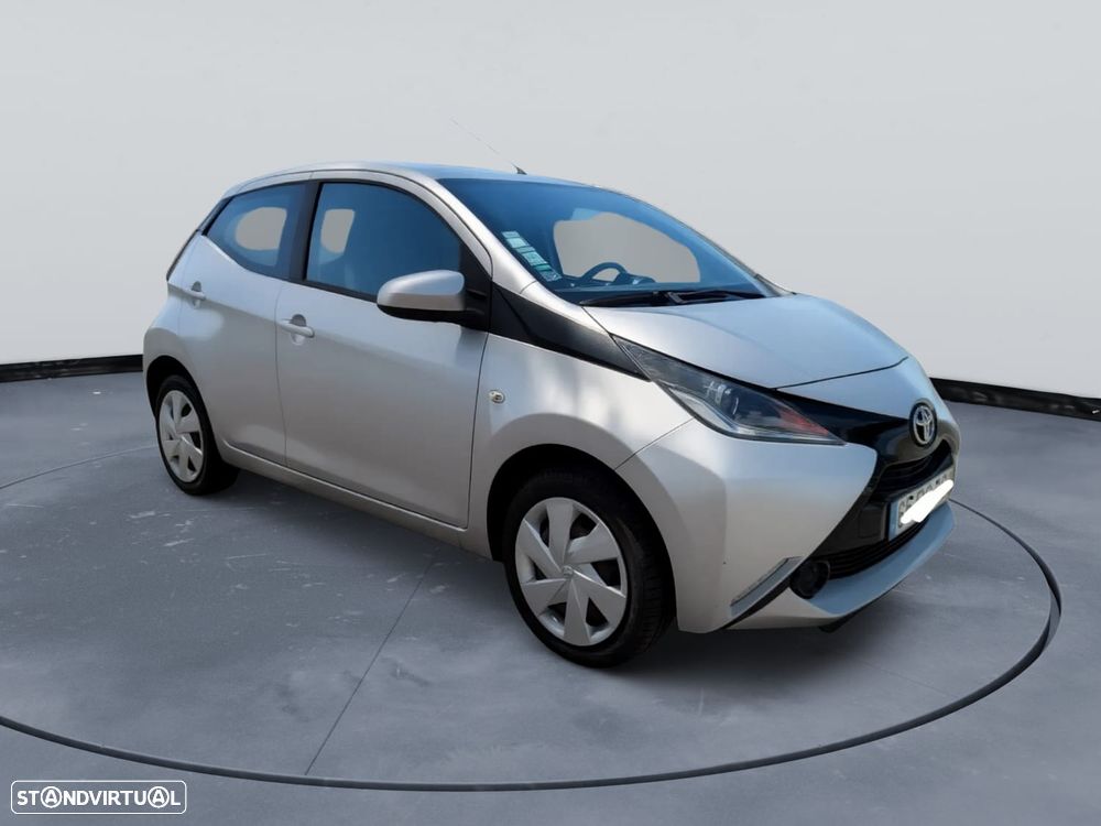 Toyota Aygo 1.0 X-Play - 1
