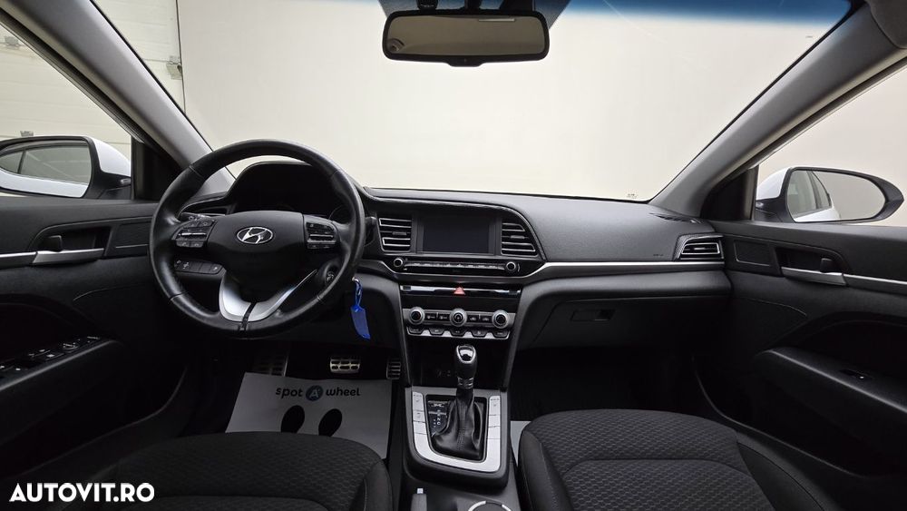 Hyundai Elantra - 14