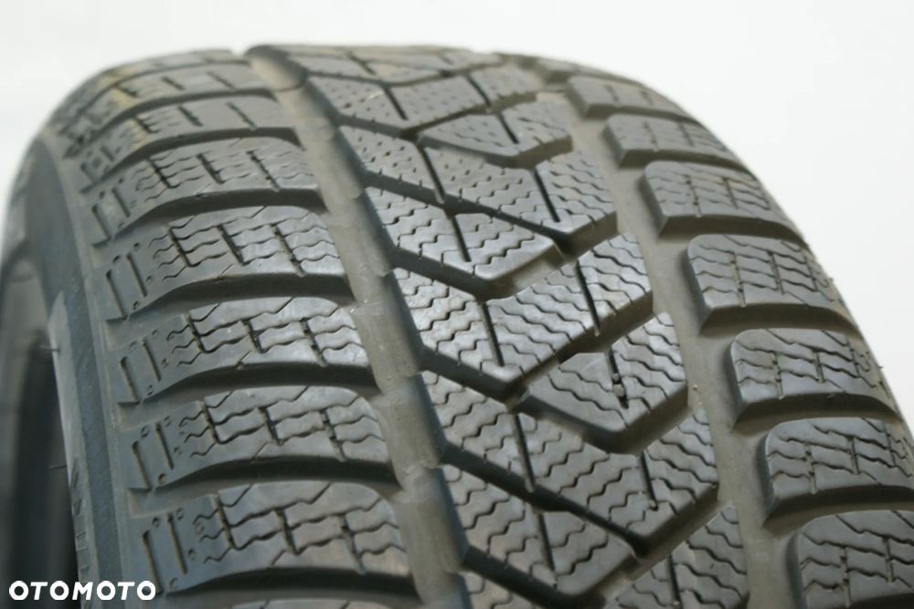 205/60R16 PIRELLI WINTER SOTTOZERO 3 , 6,3mm R1884 - 2
