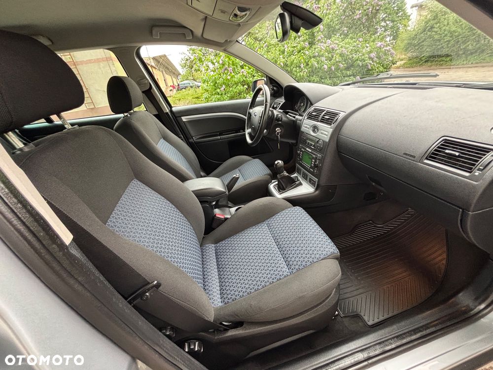 Ford Mondeo 2.0 Viva Titanium - 24