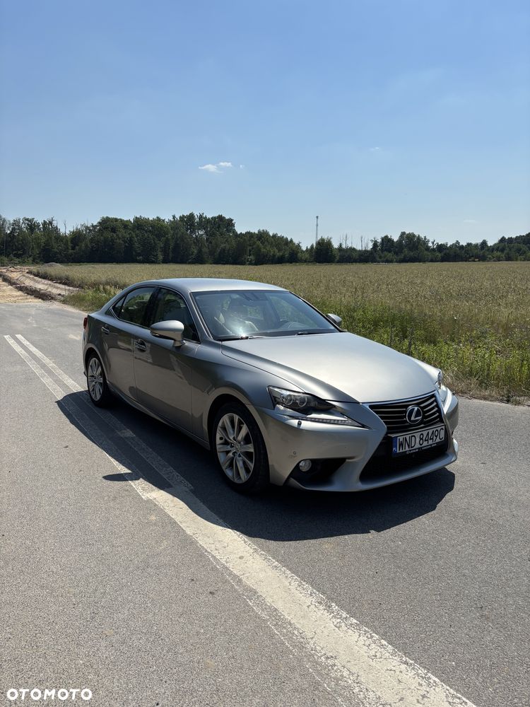 Lexus IS 300h Prestige - 15