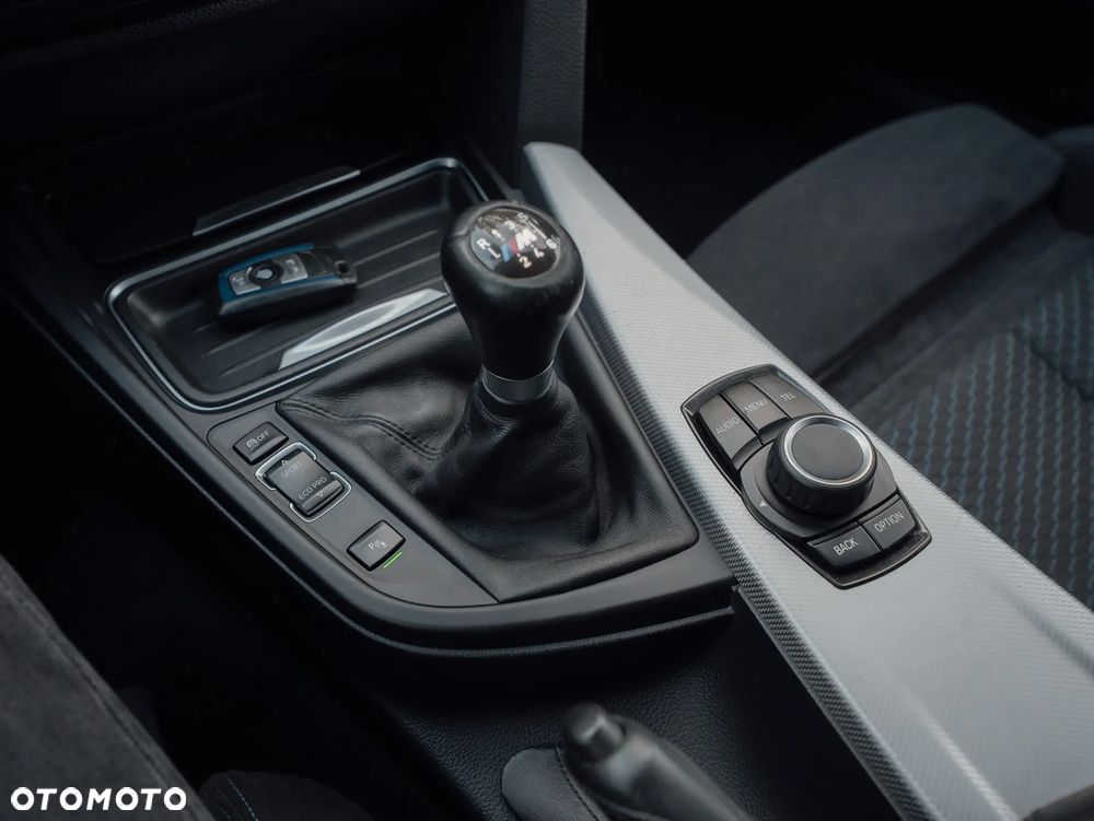 BMW Seria 3 320d xDrive - 38