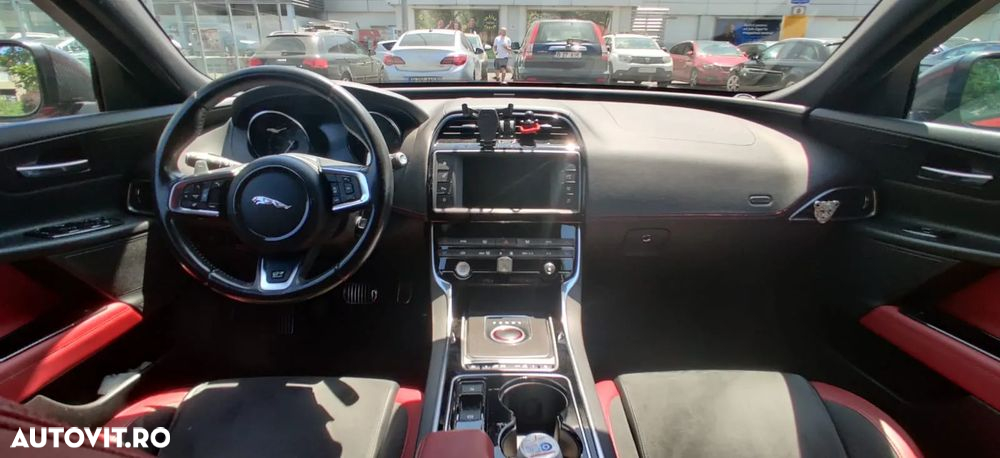 Jaguar XE RWD S - 8