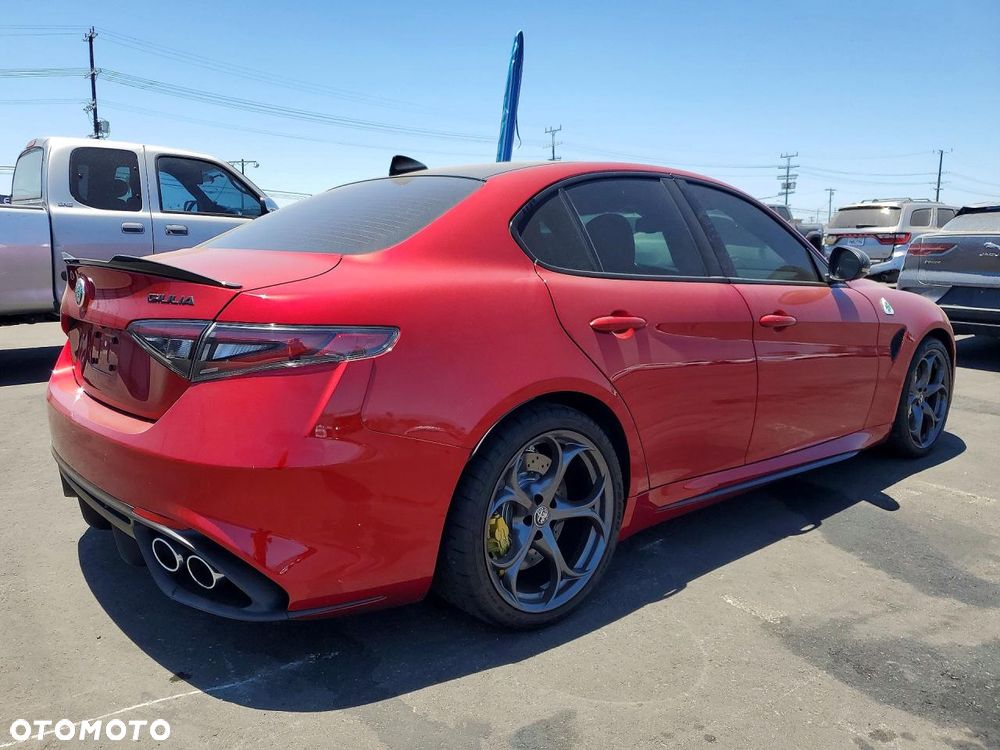 Alfa Romeo Giulia 2.9 V6 Bi-Turbo AT8 Quadrifoglio - 4