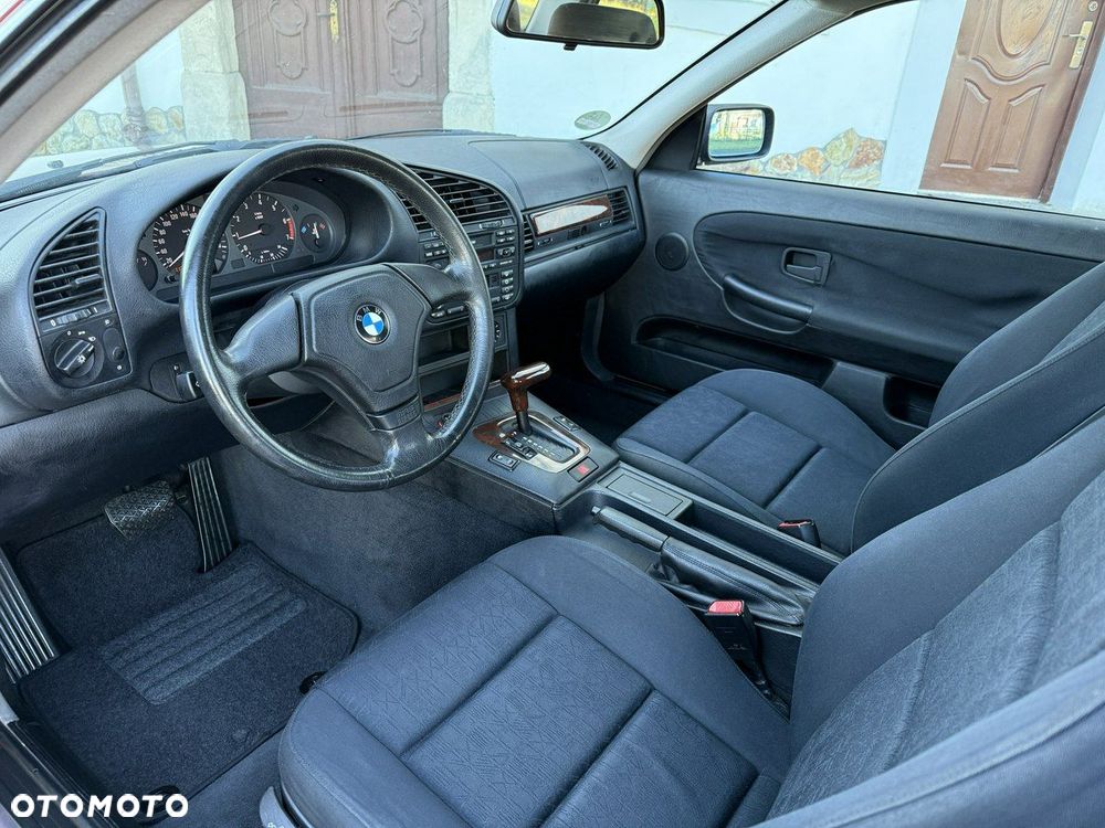 BMW Seria 3 316i - 23