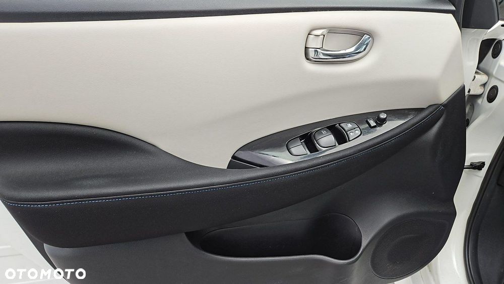 Nissan Leaf 40kWh N-Connecta - 11