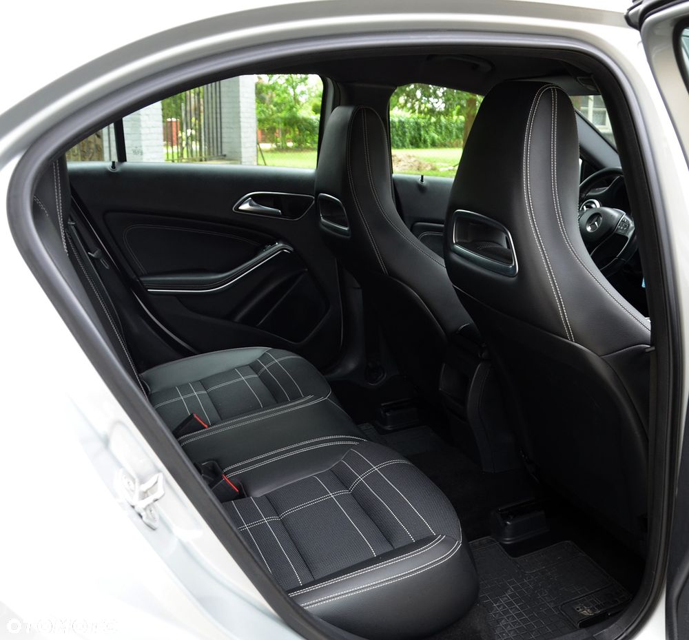 Mercedes-Benz Klasa A 180 (BlueEFFICIENCY) - 11