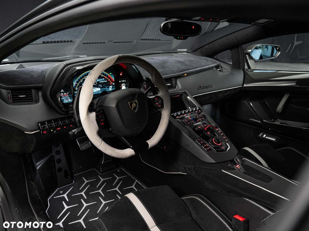 Lamborghini Aventador - 12