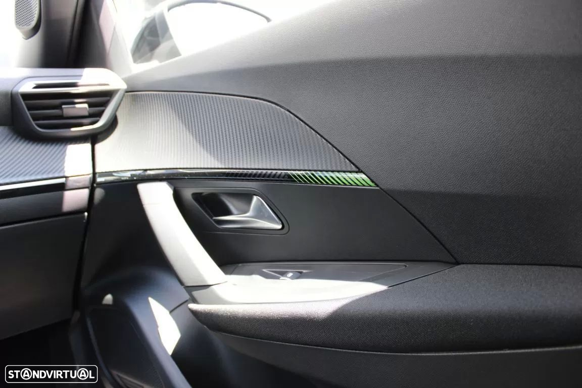 Peugeot 2008 1.2 PureTech Allure Pack - 21