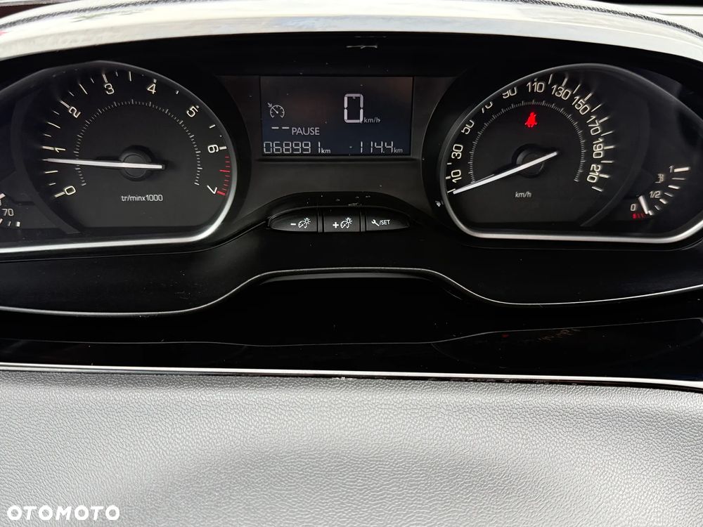Peugeot 208 1.2 PureTech Style - 17