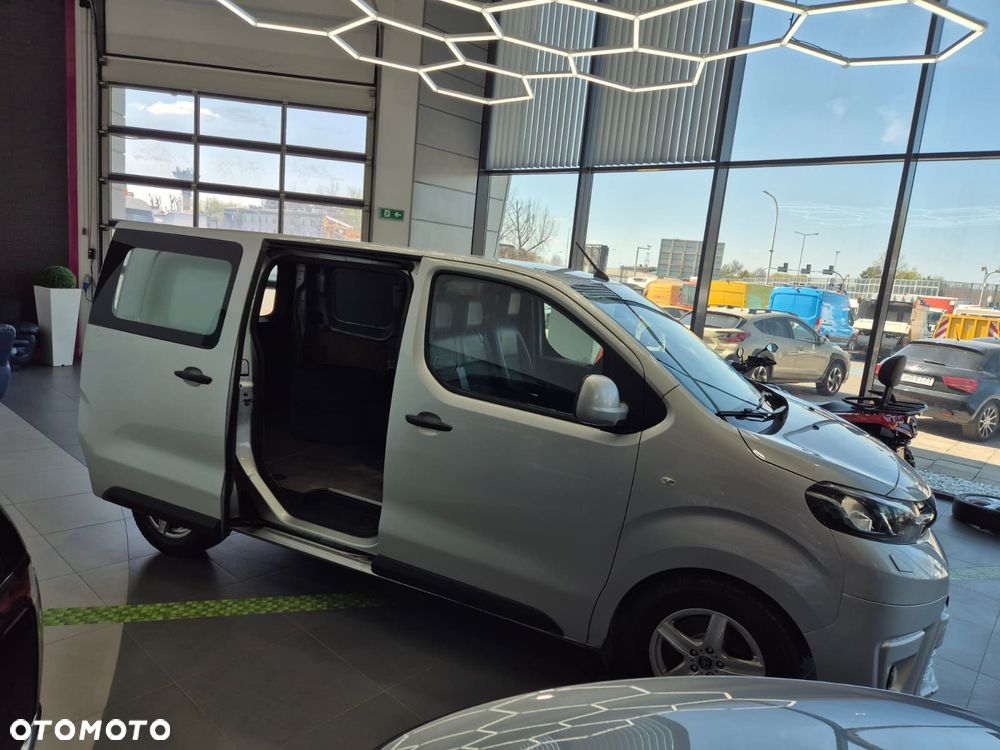 Toyota ProAce 1.6 / L1H1 / AUTOMAT / BEZWYPADKOWY / SERWISOWANY / KSIĄŻKA SERWISOWA / STAN IDEALNY / KRÓTKI / ALUFELGI - 18