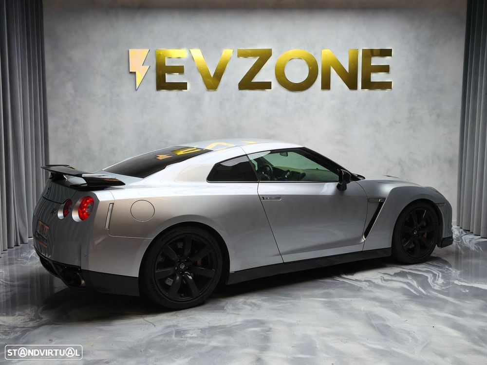 Nissan GT-R - 7